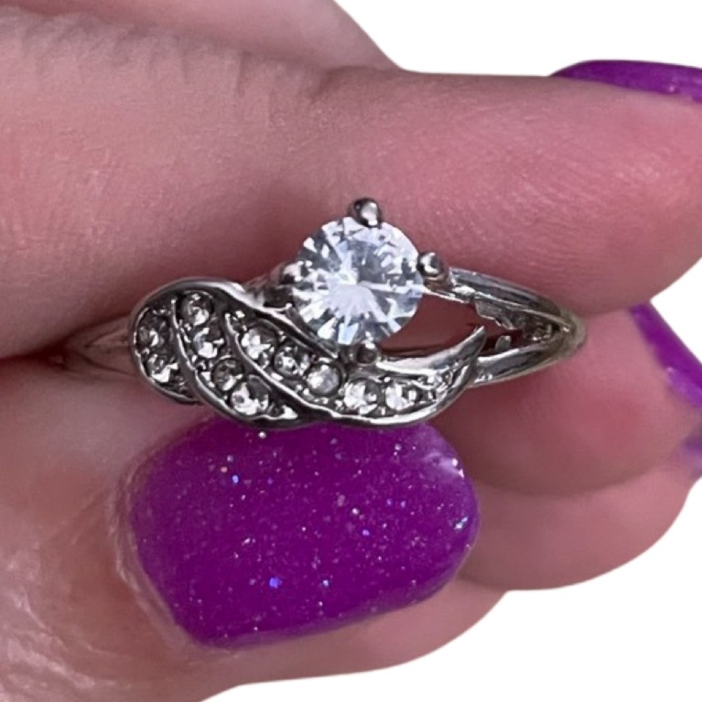 Clear Stone with Angel Wing Detail Ring - Picture 3 of 6